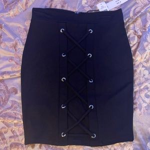 Black / skirt / lace